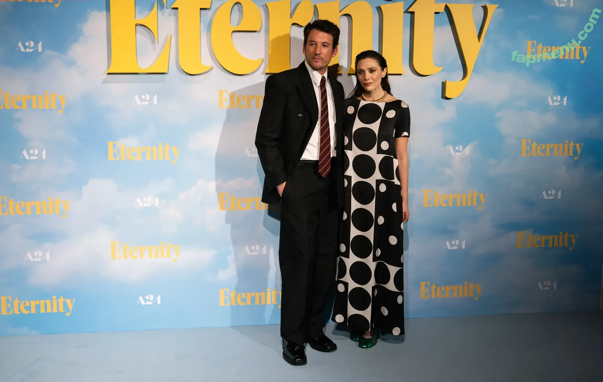 Elizabeth Olsen nude photo #2930 (elizabetholsendaily / lizabeth_olsen)