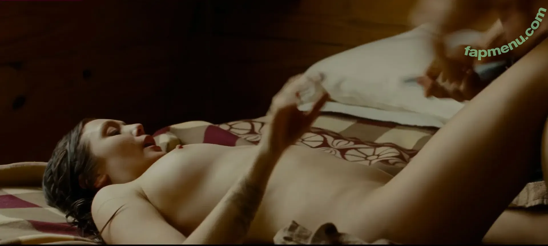 Elizabeth Olsen nude photo #2944 (elizabetholsendaily / lizabeth_olsen)