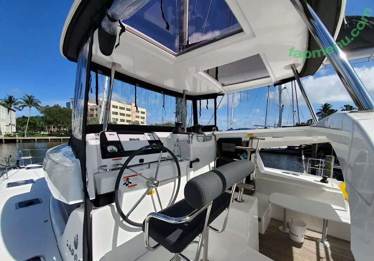 Elizabeth Ostrander nude photo #0223 (elizabetho / elizabethoceans)