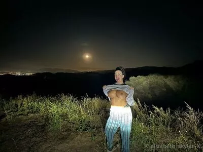 Elizabeth Skylar / elizabeth_skylar / liz_skylar / x_elizabeth_skylar_x nude photo #0079