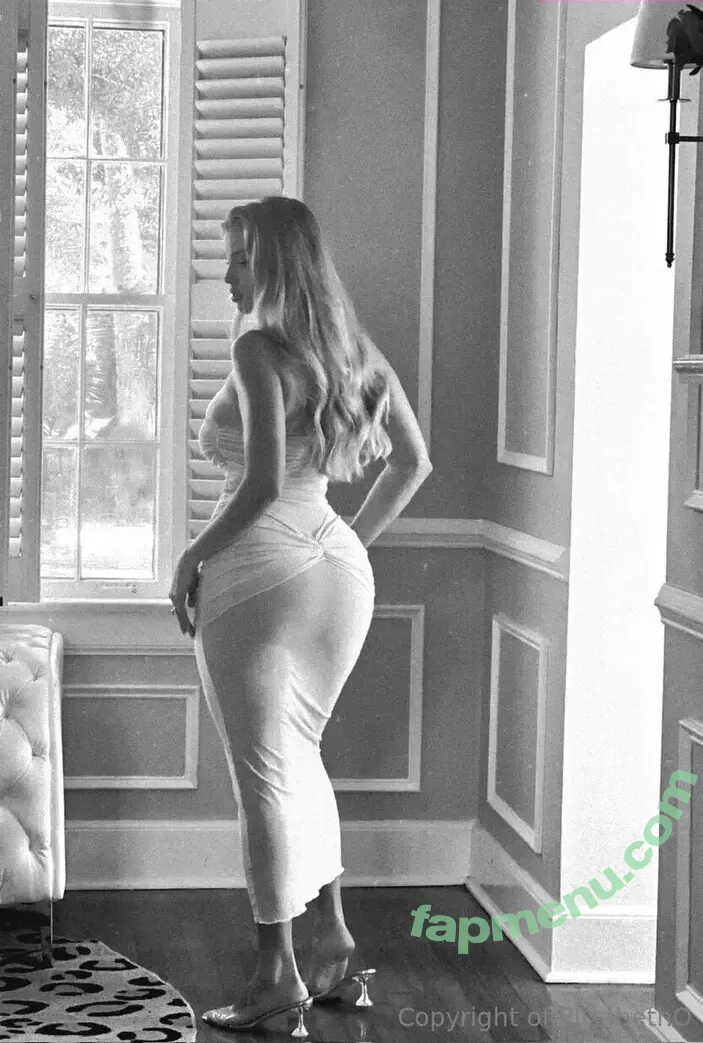 elizabetho nude photo #0033 (elizabetho.co)