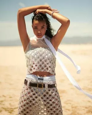 Ella Balinska / ellabalinska nude photo #0053