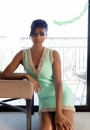 Ella Balinska / ellabalinska nude photo #0422