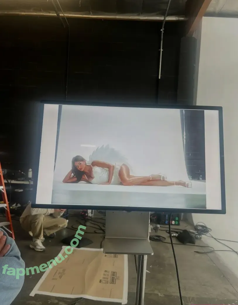 Ella Cervetto nude photo #1992 (ellacervetto)