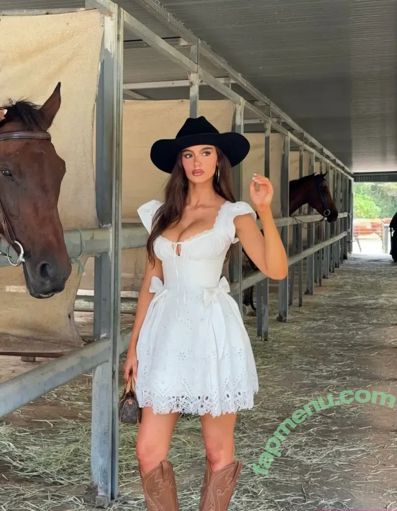 Ella Cervetto nude photo #2107 (ellacervetto)