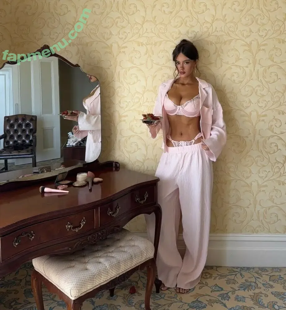 Ella Cervetto nude photo #2213 (ellacervetto)