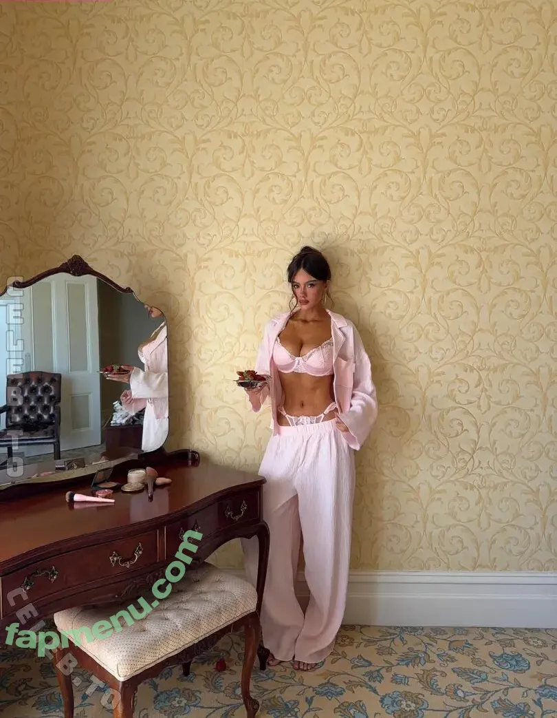 Ella Cervetto nude photo #2231 (ellacervetto)