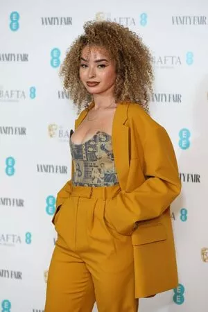 Ella Eyre / ellaeyre nude photo #0045