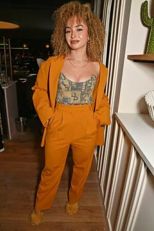 Ella Eyre / ellaeyre nude photo #0050