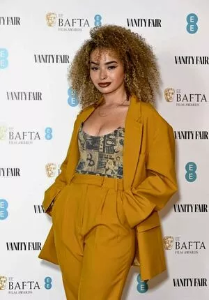 Ella Eyre / ellaeyre nude photo #0051