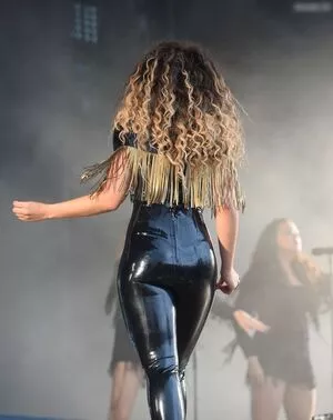 Ella Eyre / ellaeyre nude photo #0212