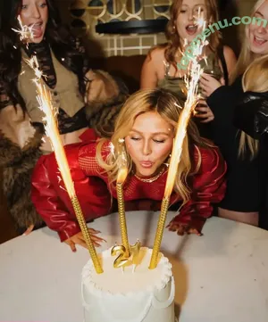 Ella Horan / ellhoran nude photo #0192