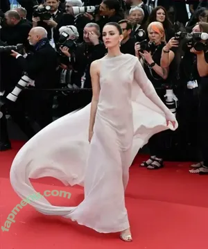 Ella Hunt / EllaHunt nude photo #0312