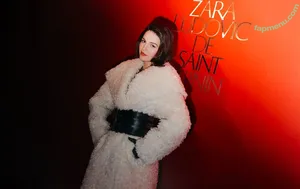 Ella Hunt / EllaHunt nude photo #0359