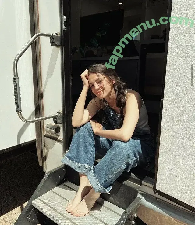 Ella Hunt nude photo #0305 (EllaHunt)