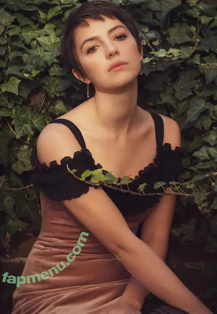 Ella Hunt nude photo #0319 (EllaHunt)