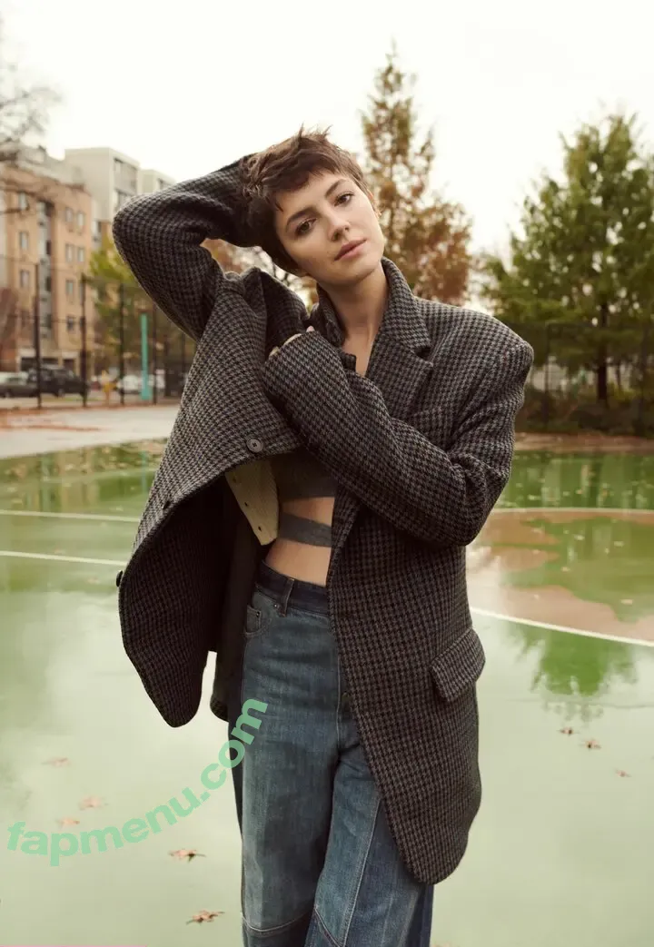 Ella Hunt nude photo #0329 (EllaHunt)