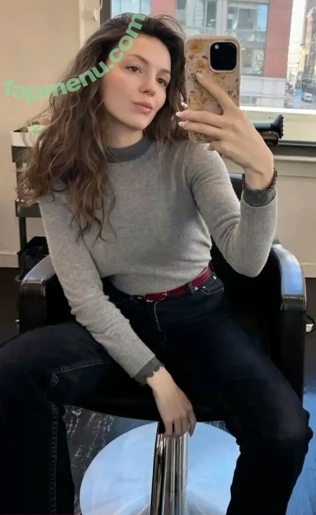 Ella Hunt nude photo #0332 (EllaHunt)