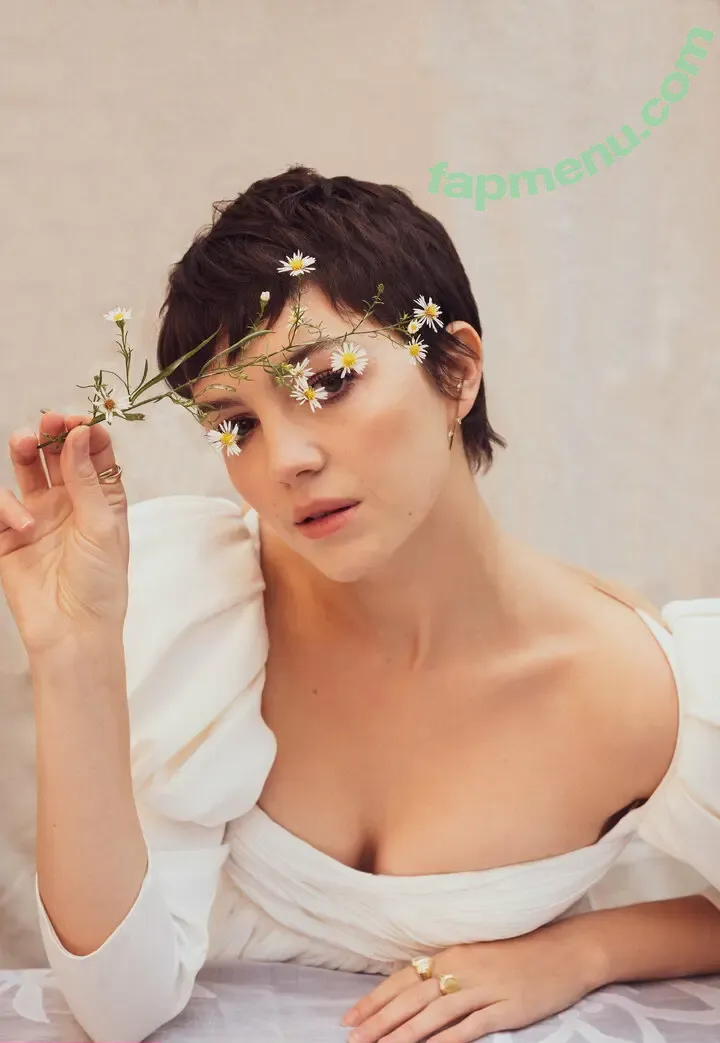 Ella Hunt nude photo #0336 (EllaHunt)