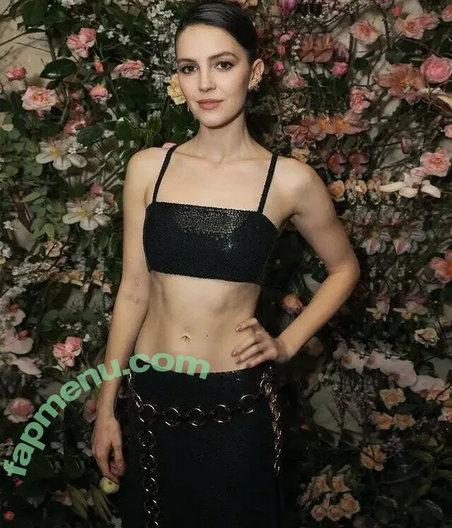 Ella Hunt nude photo #0338 (EllaHunt)