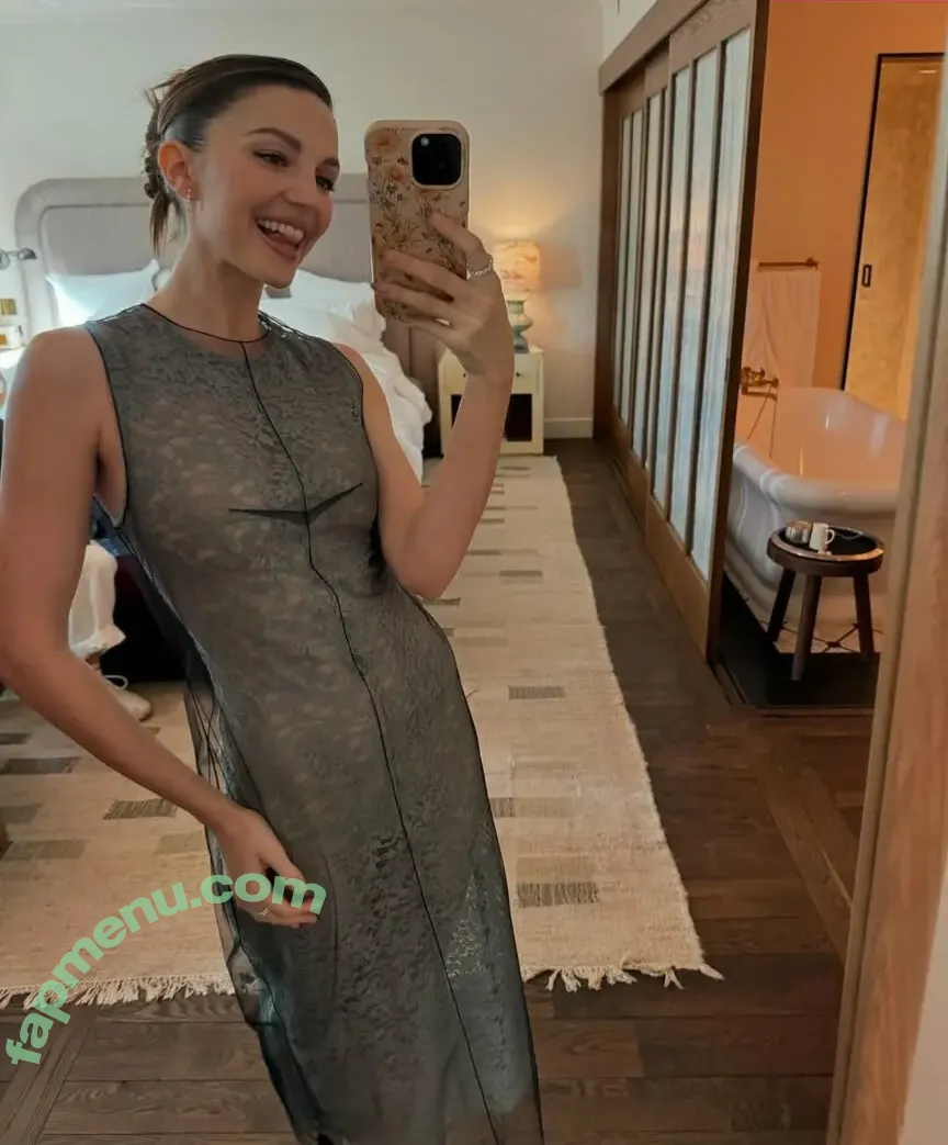 Ella Hunt nude photo #0342 (EllaHunt)