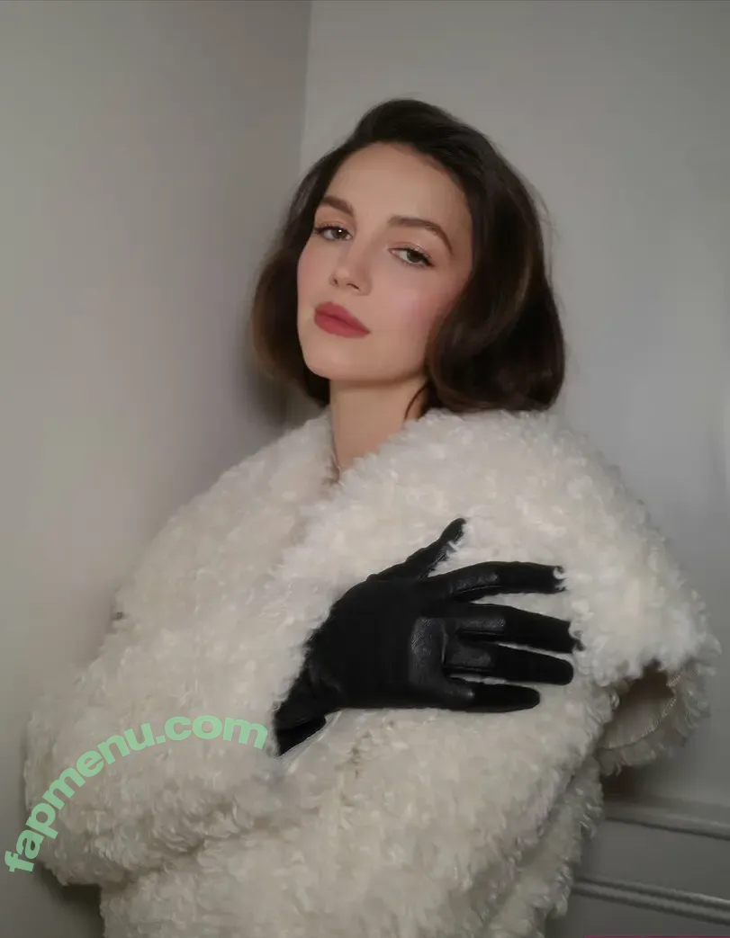 Ella Hunt nude photo #0354 (EllaHunt)