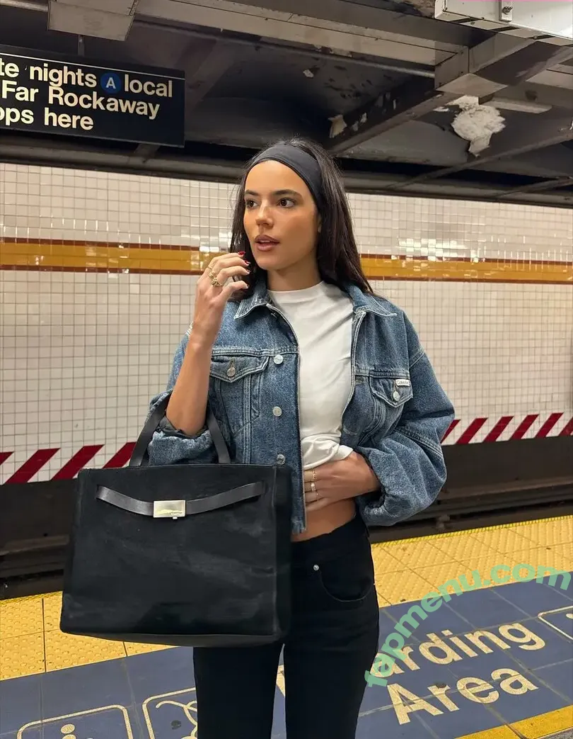 Ella Mendelsohn nude photo #2004 (ellamendelsohn)