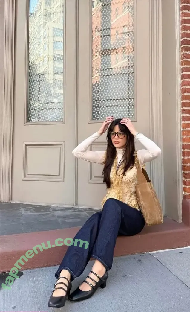 Ella Mendelsohn nude photo #2045 (ellamendelsohn)