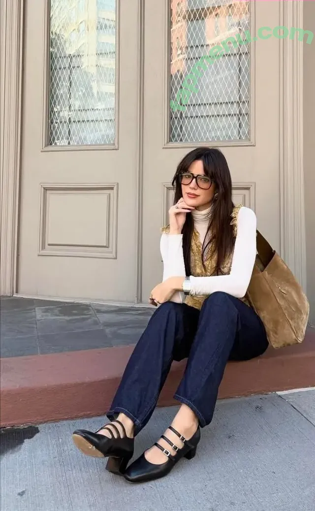 Ella Mendelsohn nude photo #2049 (ellamendelsohn)