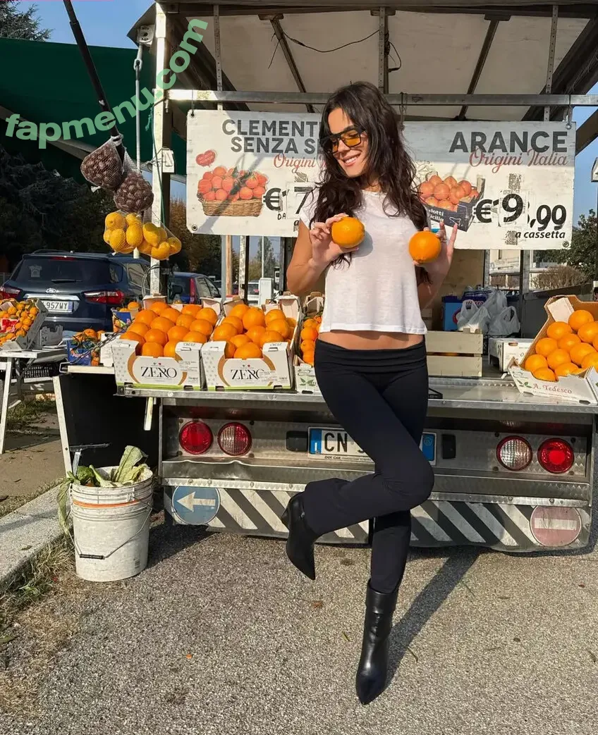 Ella Mendelsohn nude photo #2072 (ellamendelsohn)