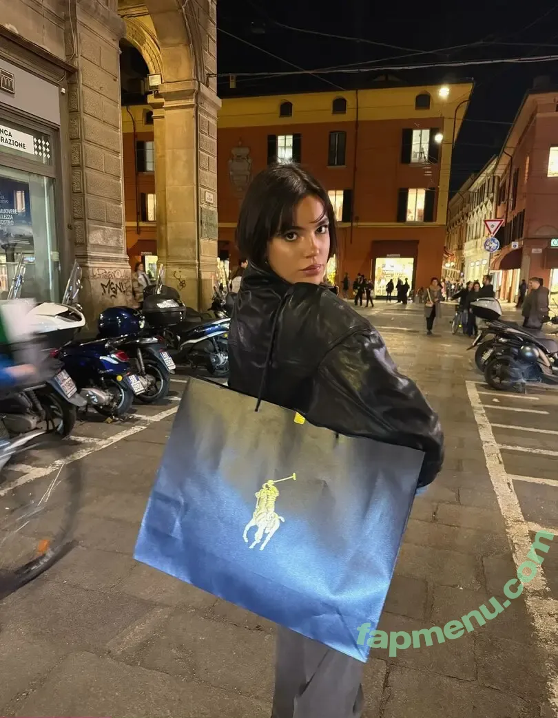 Ella Mendelsohn nude photo #2094 (ellamendelsohn)