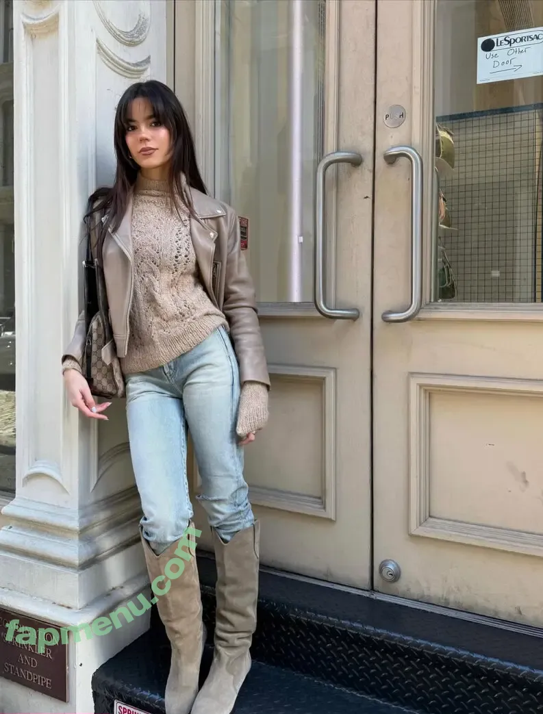 Ella Mendelsohn nude photo #2118 (ellamendelsohn)