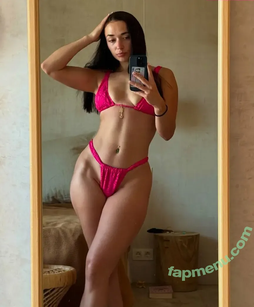 Ella Mills nude photo #0003 (ella.mills__)
