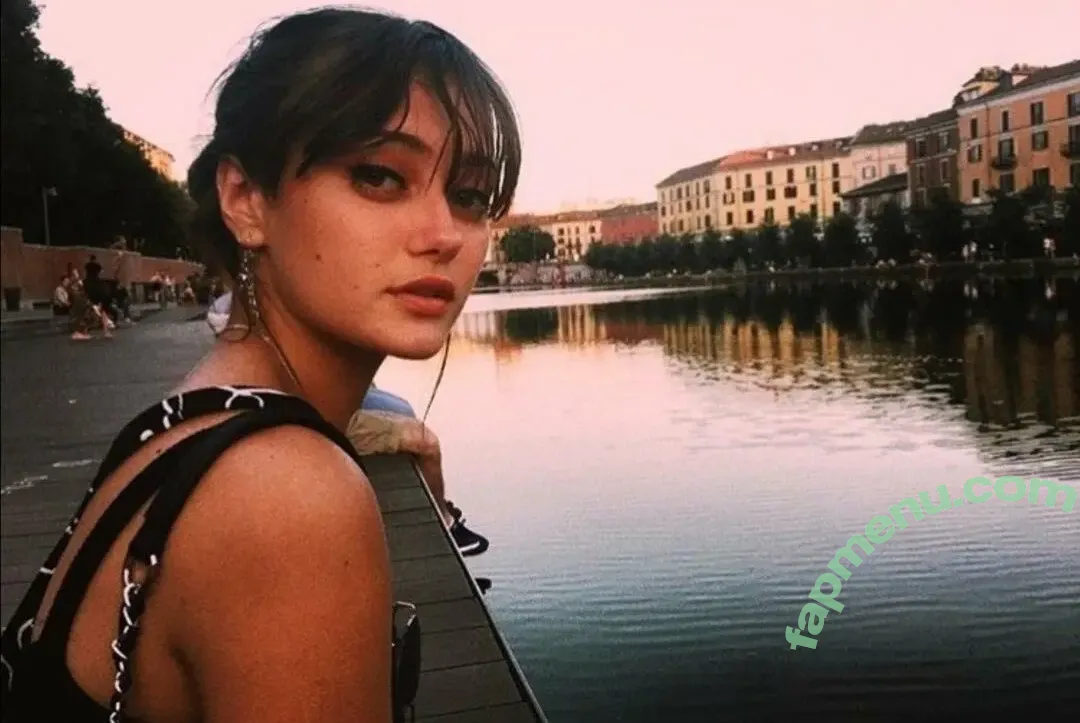 Ella Purnell nude photo #0930 (GRAYLINGPURNELL / ella_purnell)