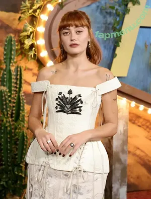 Ella Purnell / GRAYLINGPURNELL / ella_purnell nude photo #1049