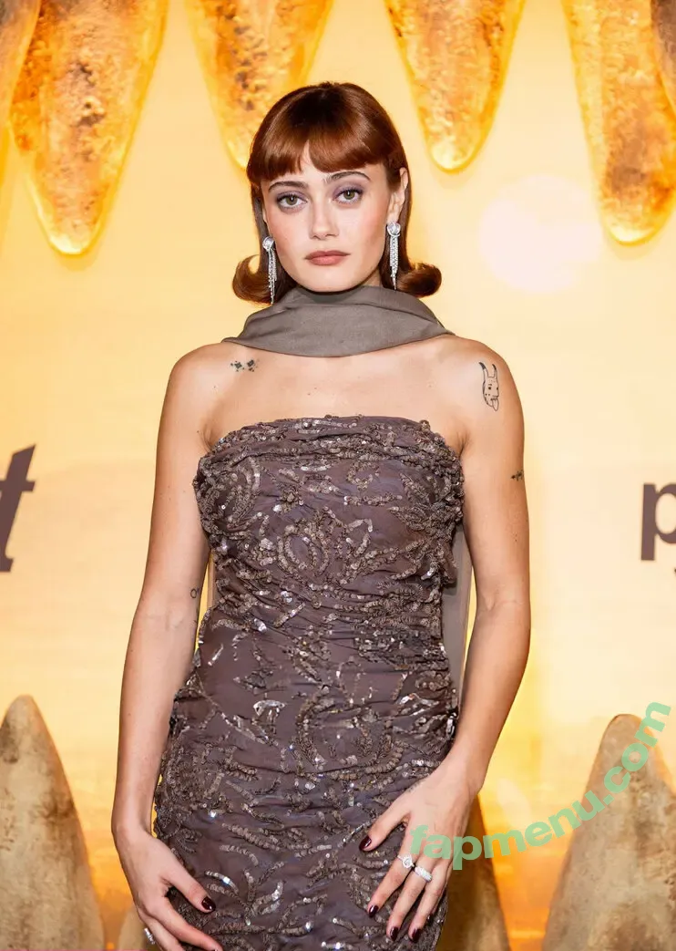 Ella Purnell nude photo #1018 (GRAYLINGPURNELL / ella_purnell)