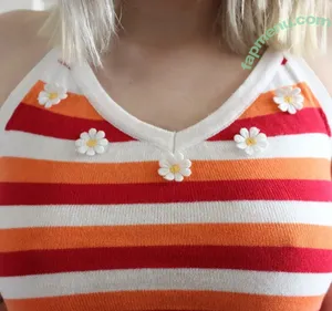 Ella Schnoor / E11sn0r3 / Ellaleigh / Smooshmepls / ellakatherineschnoor nude photo #0053