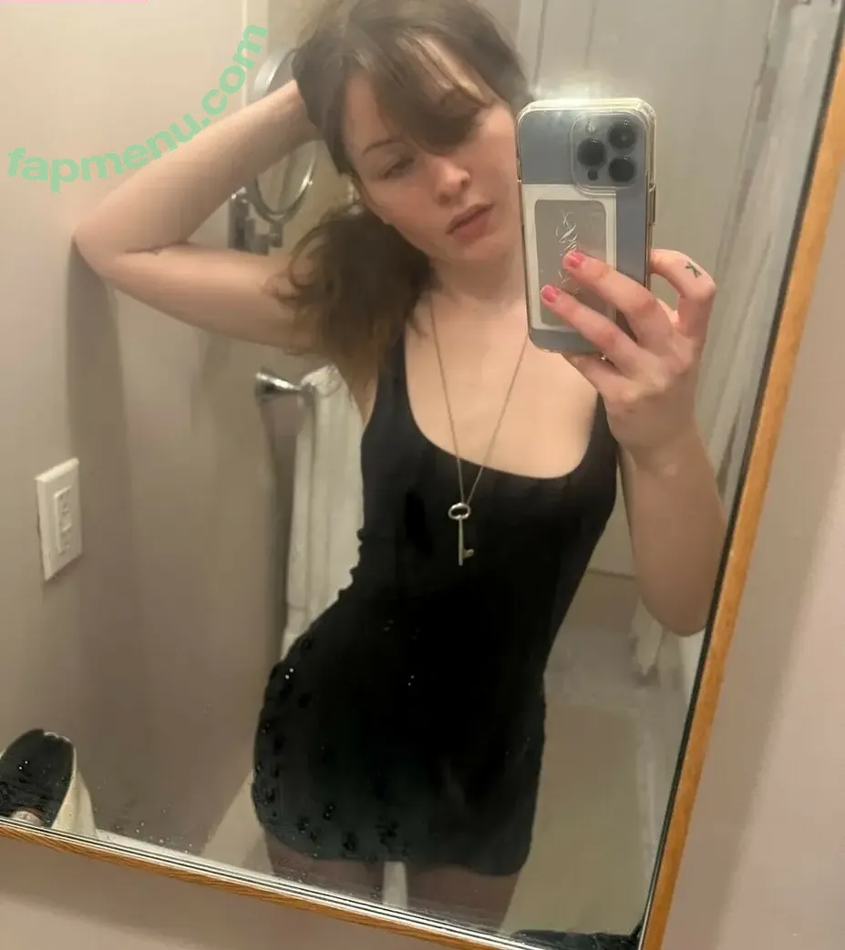 Ella Woolsey nude photo #0053 (ellawoolseyy)