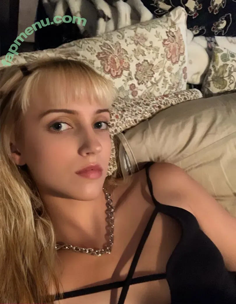 ellabeefreshman nude photo #0009 (ellamberman)