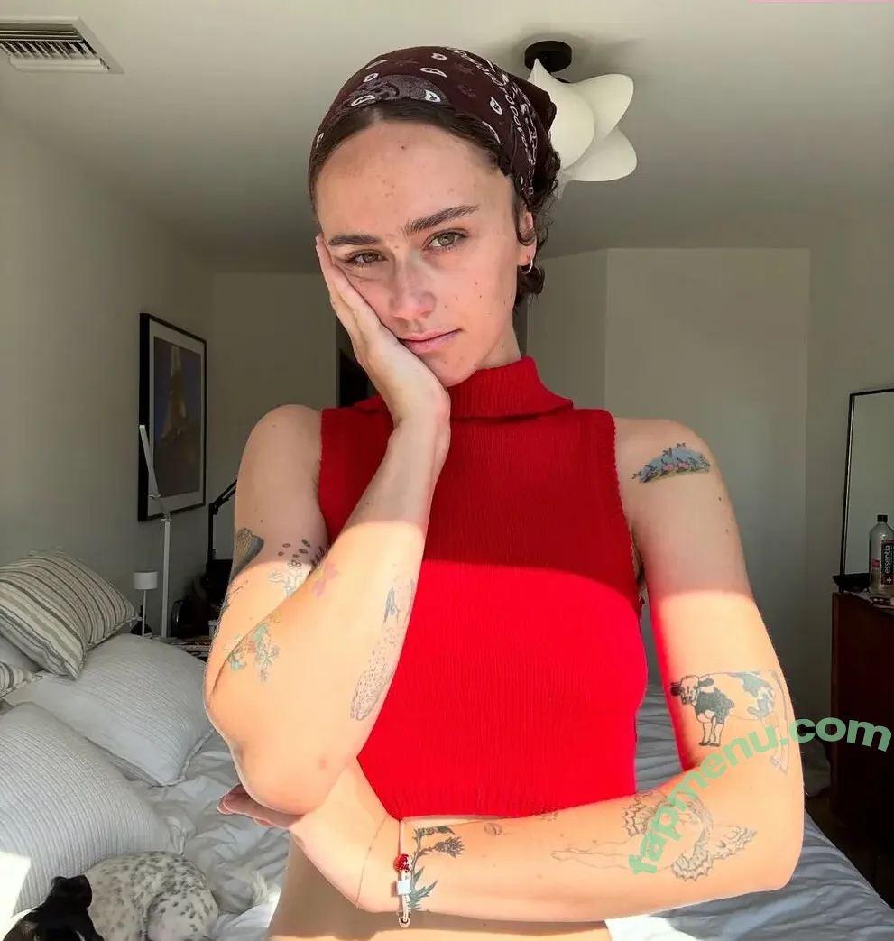 ellaemhoff nude photo #0040 (ellaemhoff)