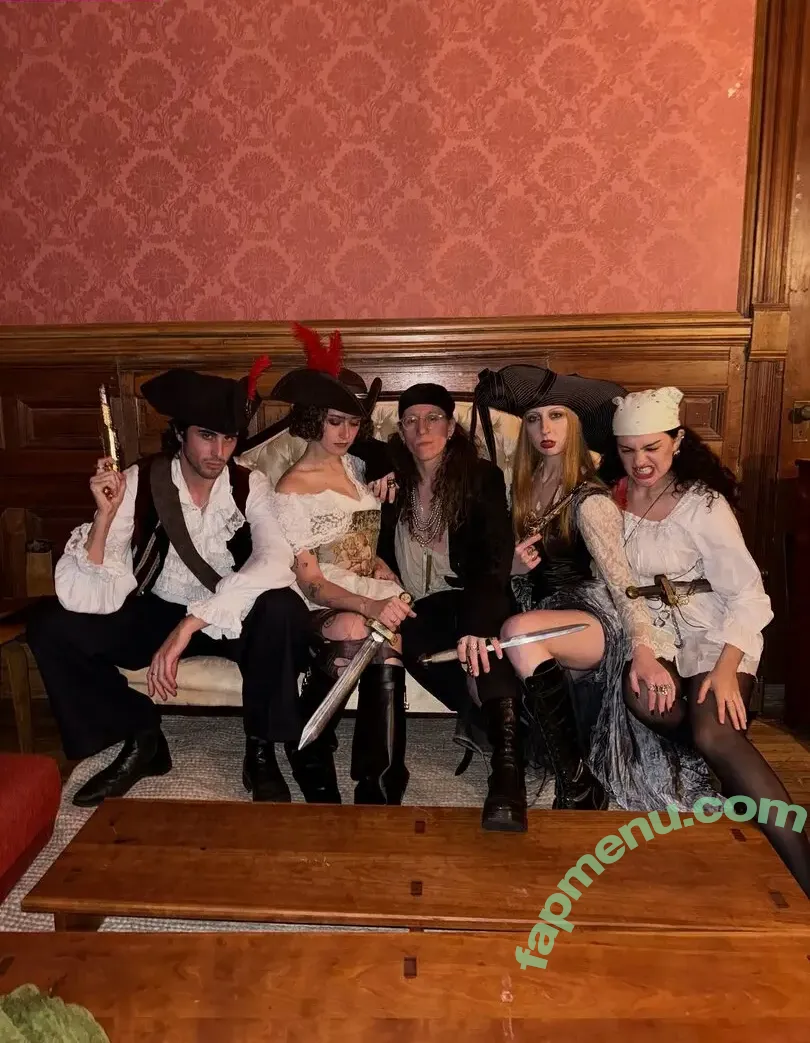 ellaemhoff nude photo #0062 (ellaemhoff)