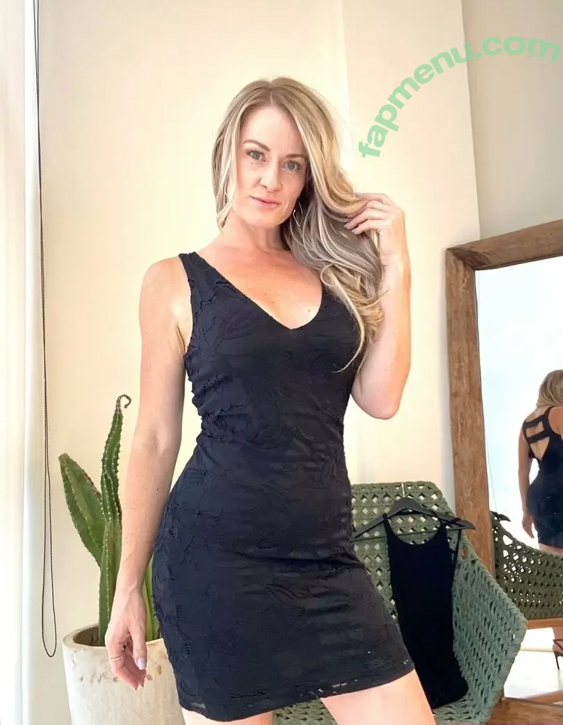 ellararetv nude photo #0021 (ellaraynetv)