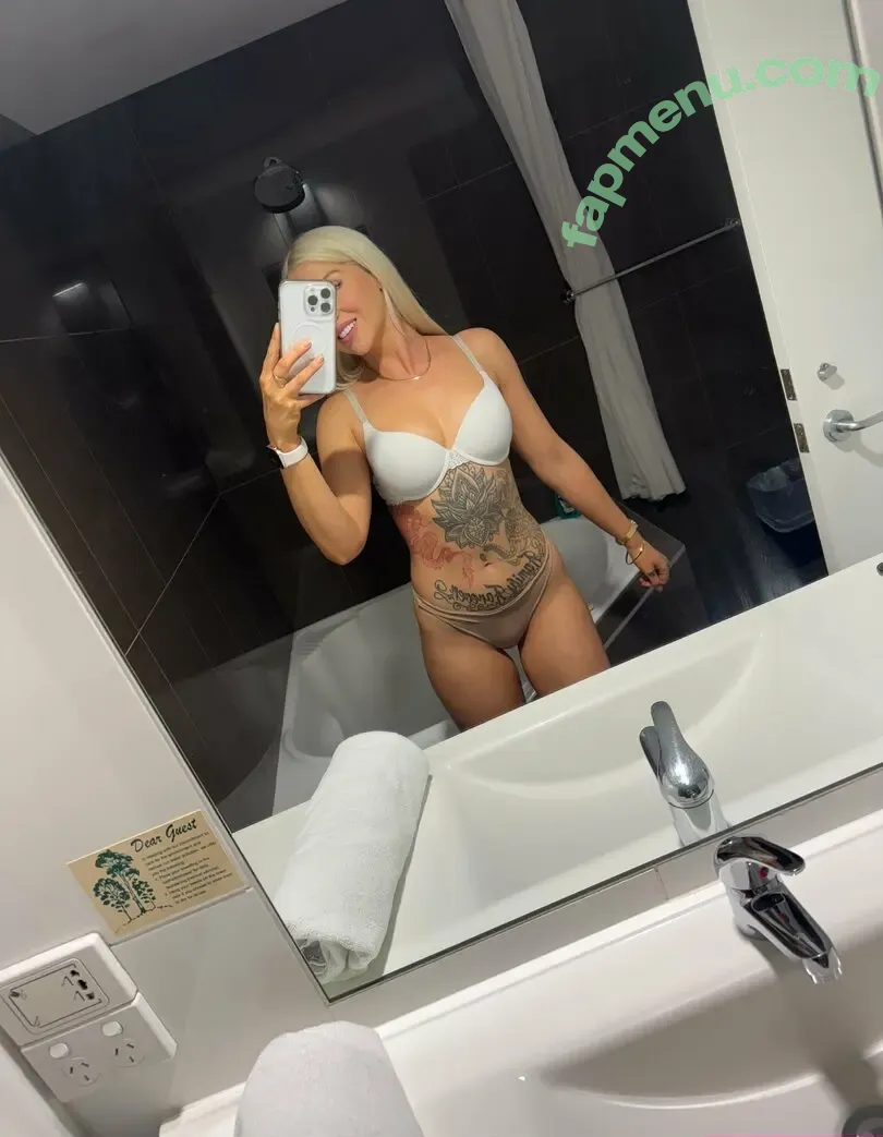 ellax_x.o.x.o nude photo #0012 (x.ella.oxo)