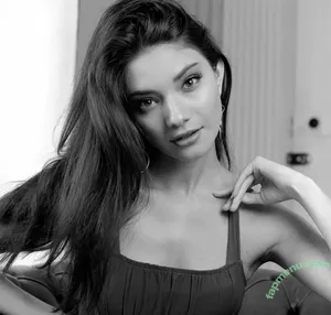 Elle Baldwinson / ellebaldwinson / ellebee1329 nude photo #0101