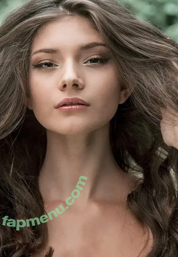 Elle Baldwinson nude photo #0102 (ellebaldwinson / ellebee1329)