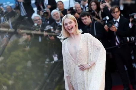 Elle Fanning / ellefanning nude photo #2120