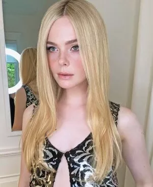 Elle Fanning / ellefanning nude photo #2206