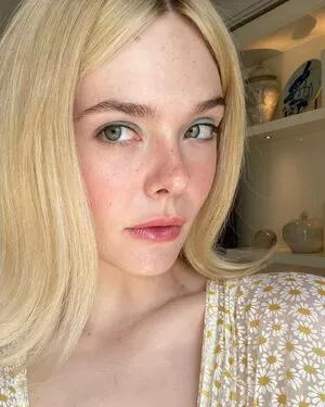 Elle Fanning / ellefanning nude photo #2215