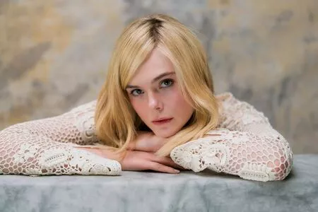 Elle Fanning / ellefanning nude photo #2572