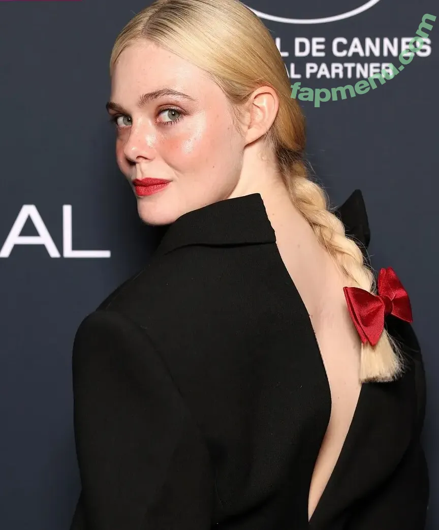 Elle Fanning nude photo #2966 (ellefanning)